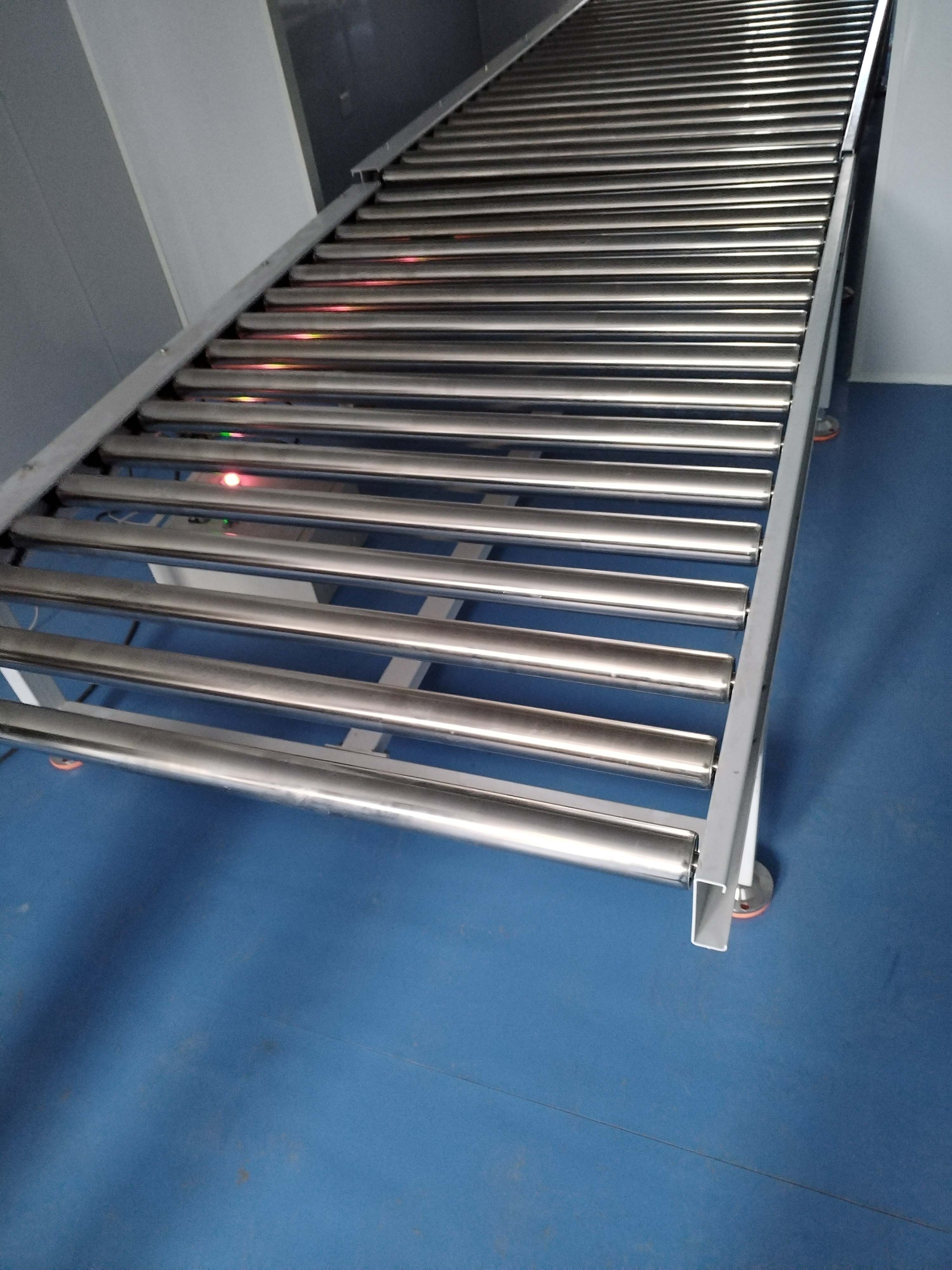 滾筒輸送機(jī)特點(diǎn)，青島樂途行工業(yè)設(shè)備有限公司