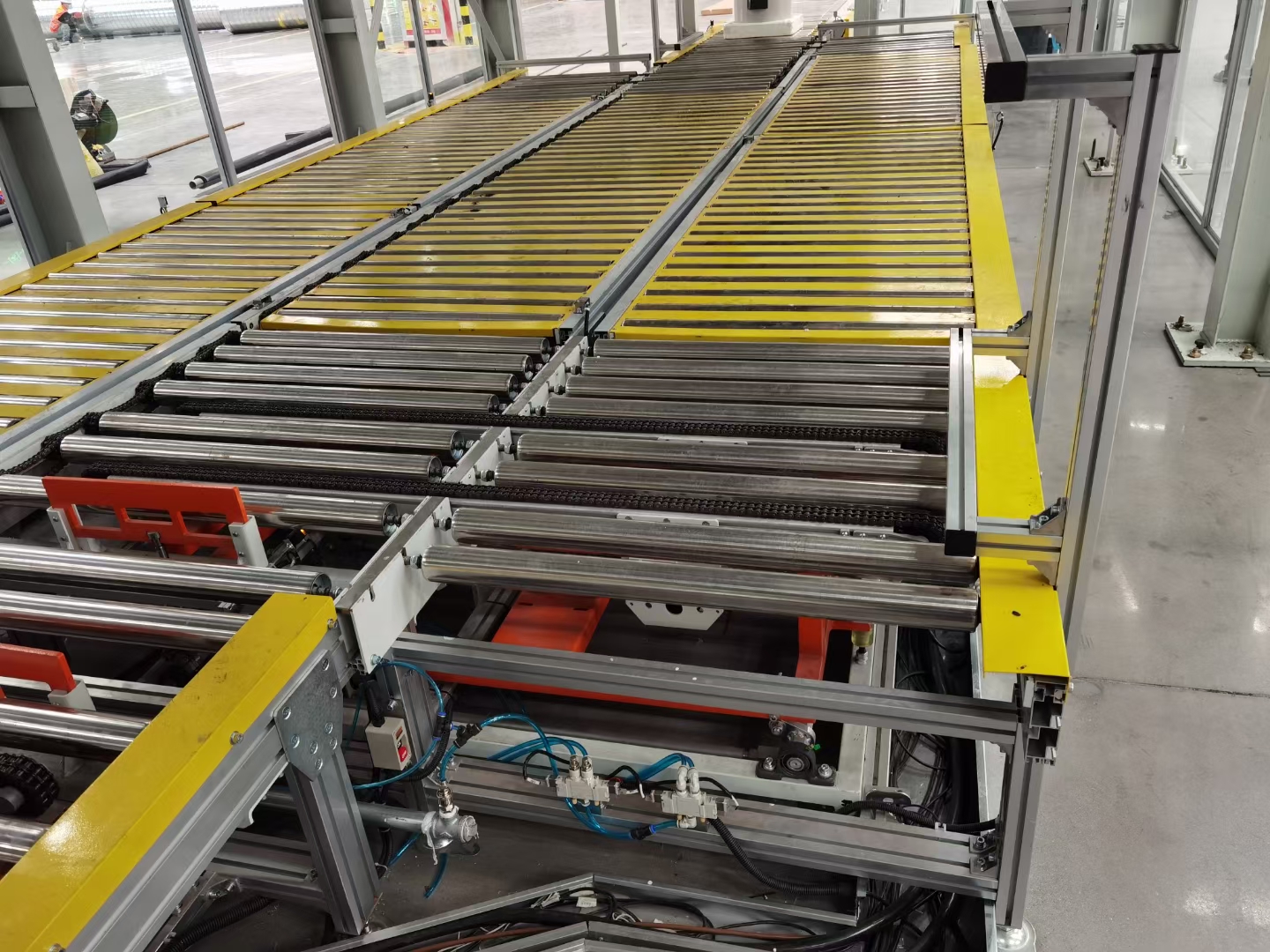 移栽滾筒輸送機，青島樂途行工業設備有限公司